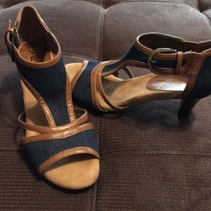 BRAND NEW Super cute brown/jean Aerosoles heals